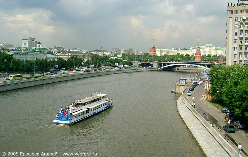 Москва-река, Кремль, теплоход...