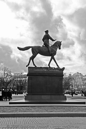 Памятник маршалу Жукову на Манежной площади